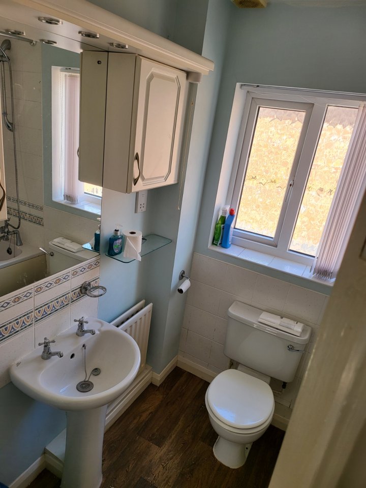 Main upstairs Bathroom